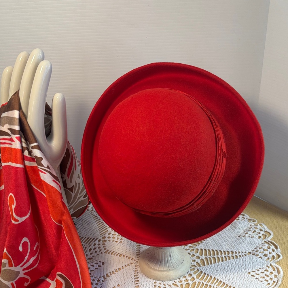 Vintage Colombino Headwear Red Felted Wool Cloche Hat